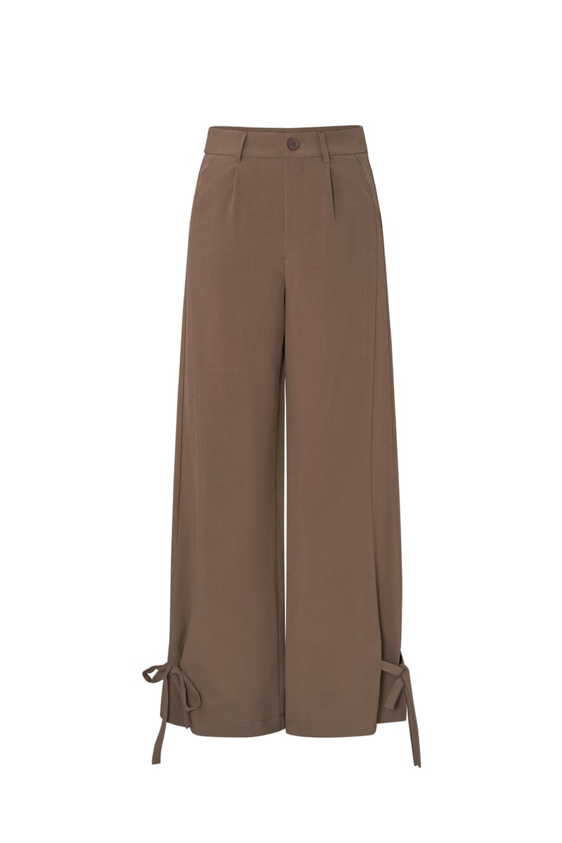 Pants with bows