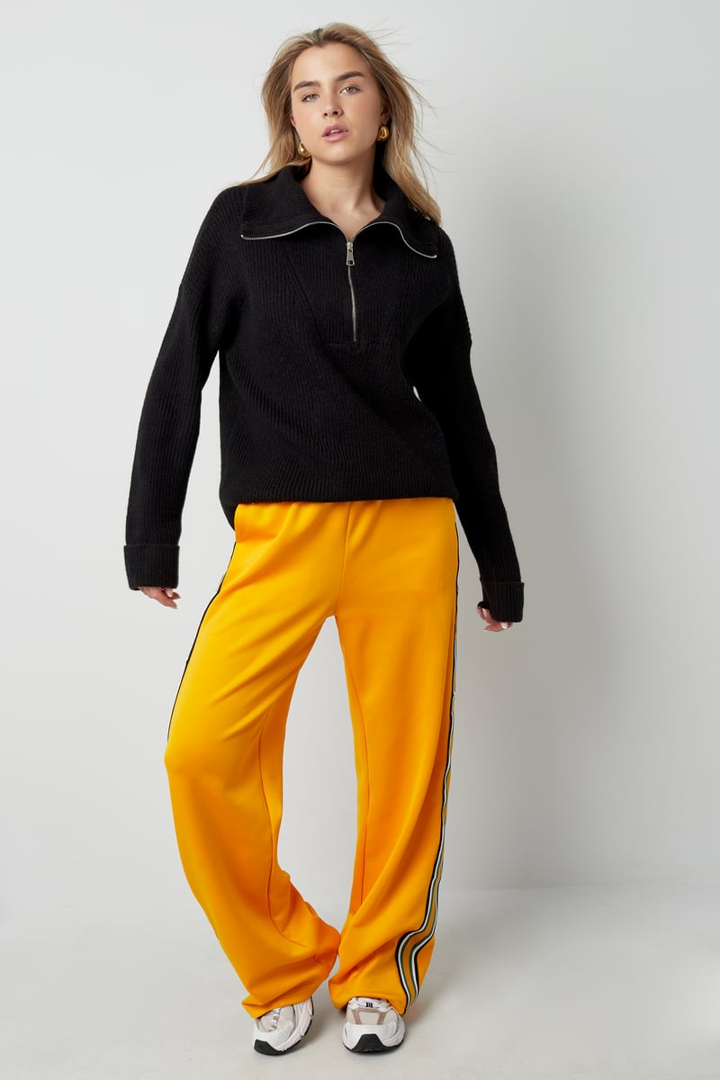 Neutral knit sweater - black