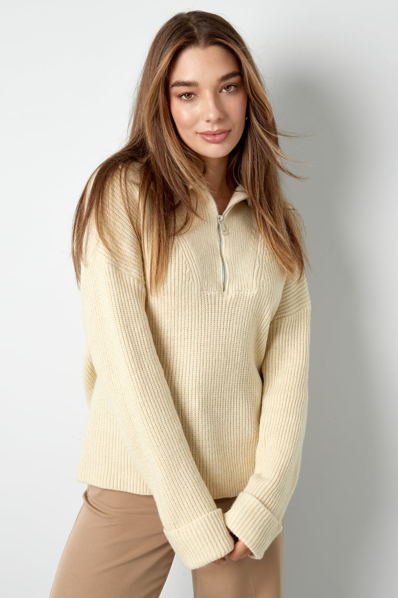 Neutral knit sweater - black