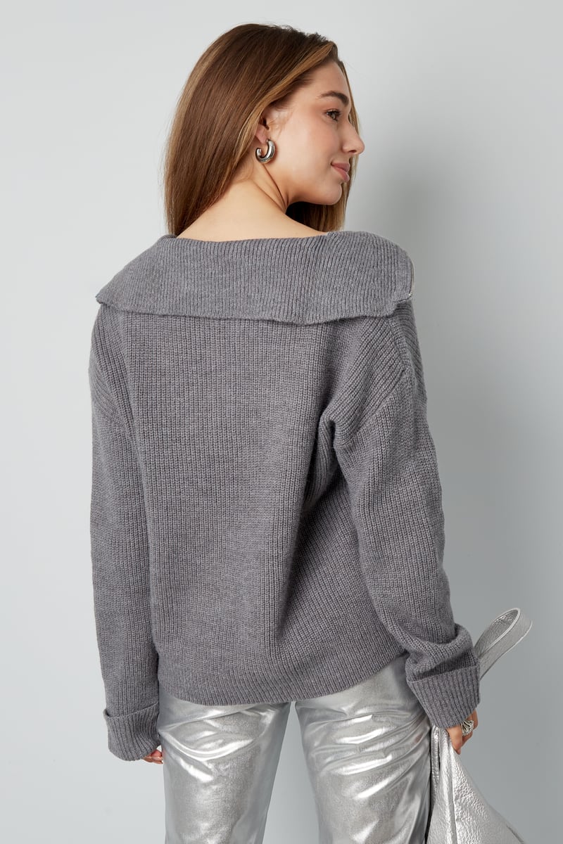 Neutral knit sweater - black
