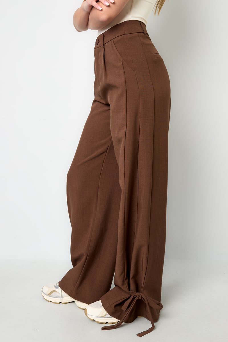 Pants with bows