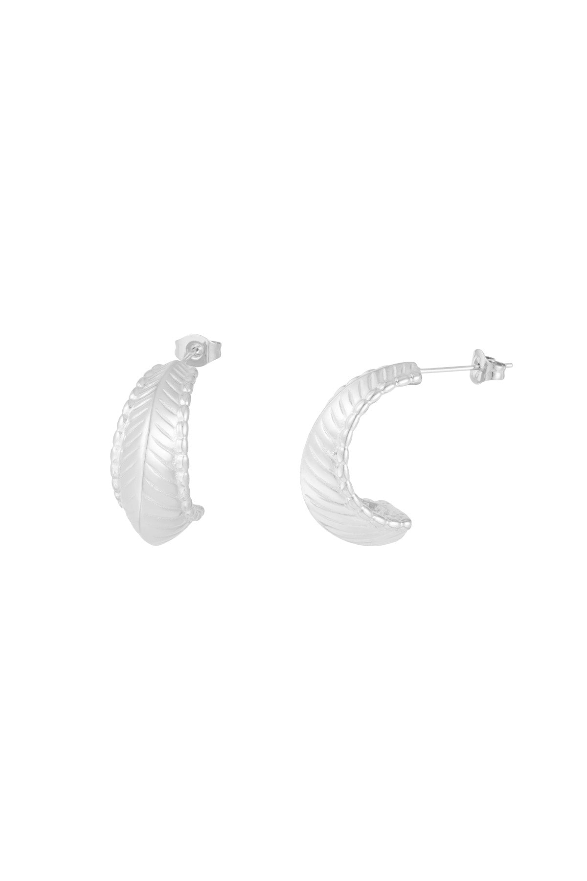 fashion stud earrings