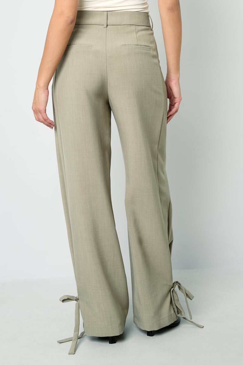Pants with bows
