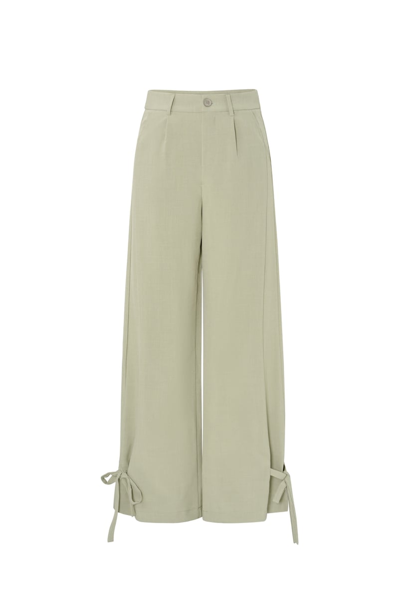 Pants with bows