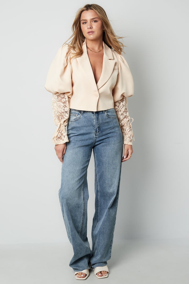 Trendy Short Blazer With Lace