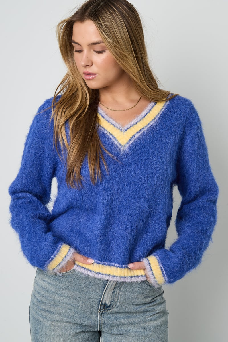 Sporty Knit V Neck